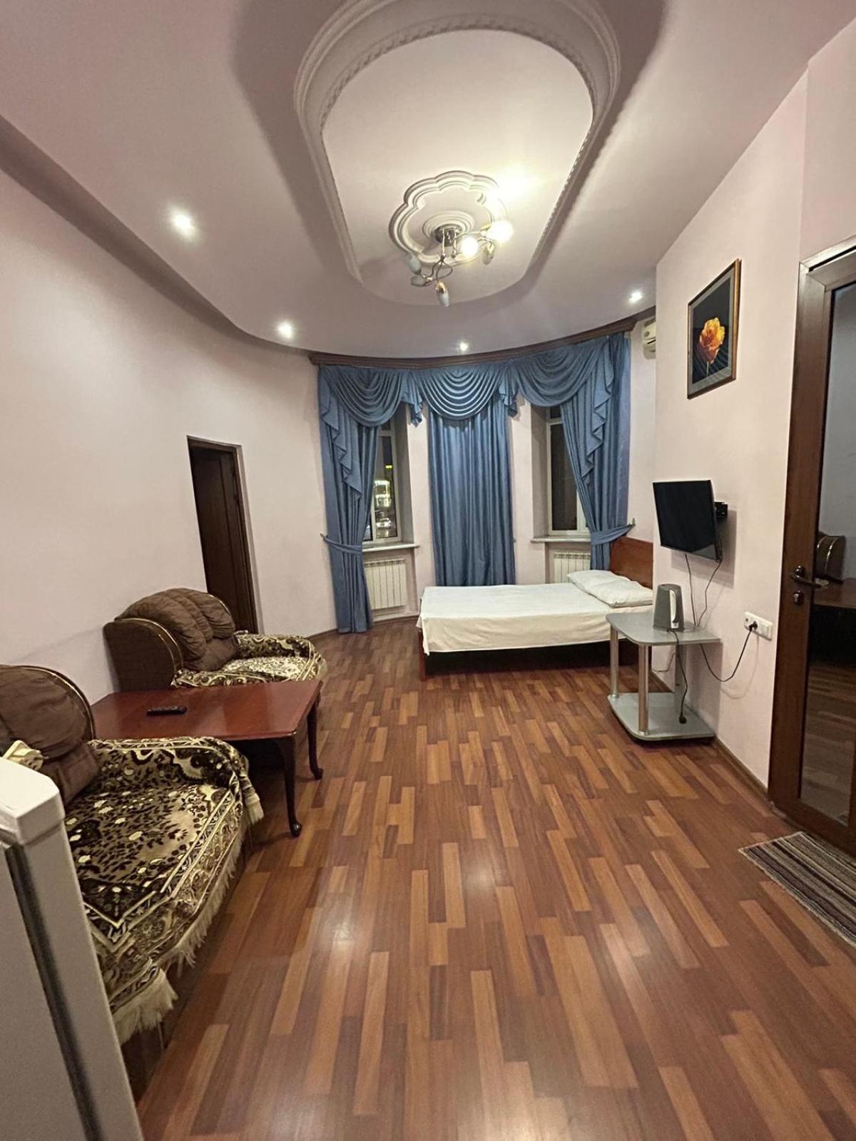 Manand Hotel Erevan Esterno foto
