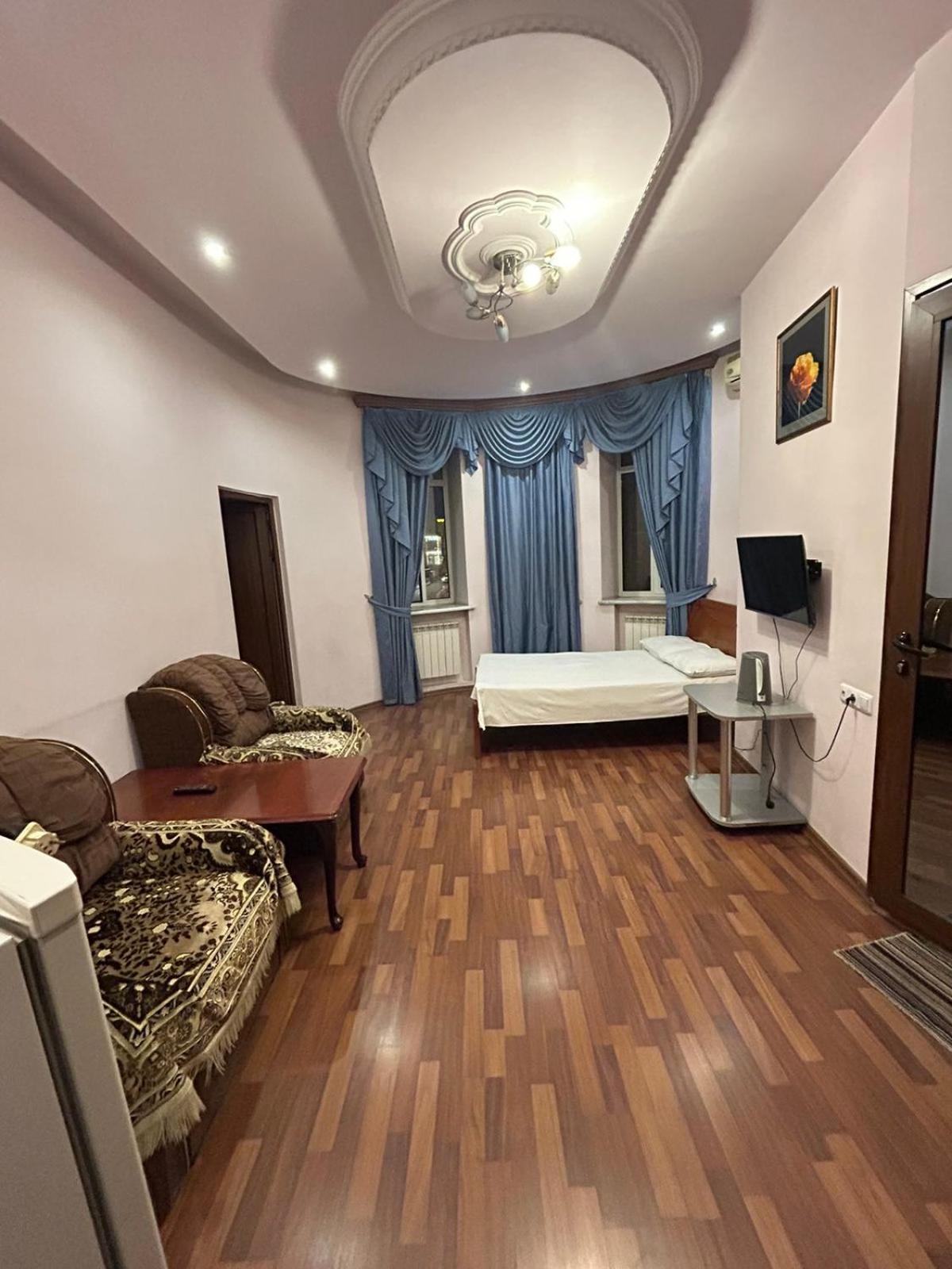 Manand Hotel Erevan Esterno foto