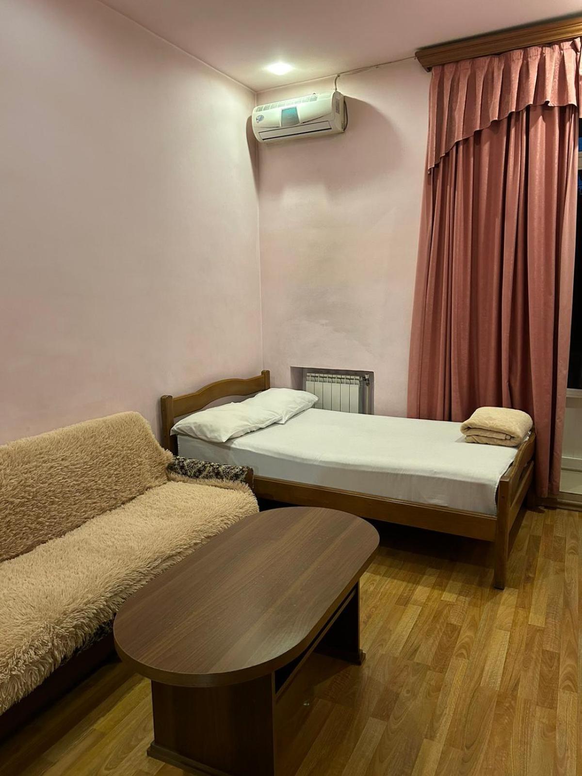 Manand Hotel Erevan Esterno foto