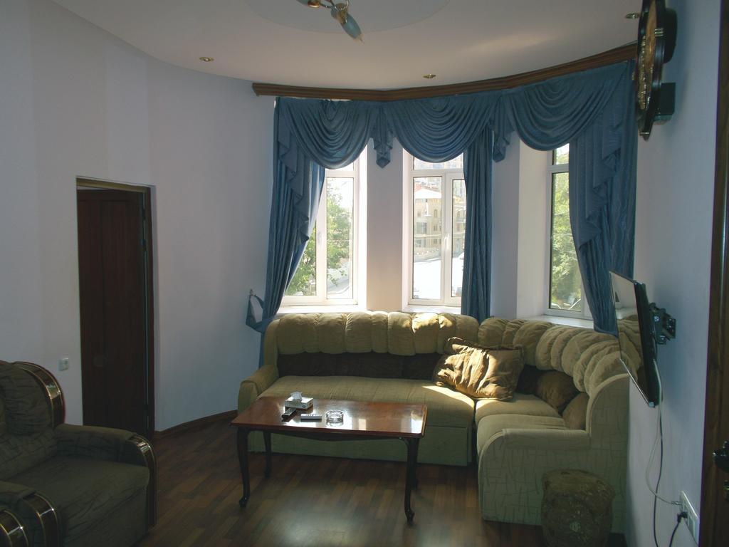Manand Hotel Erevan Esterno foto