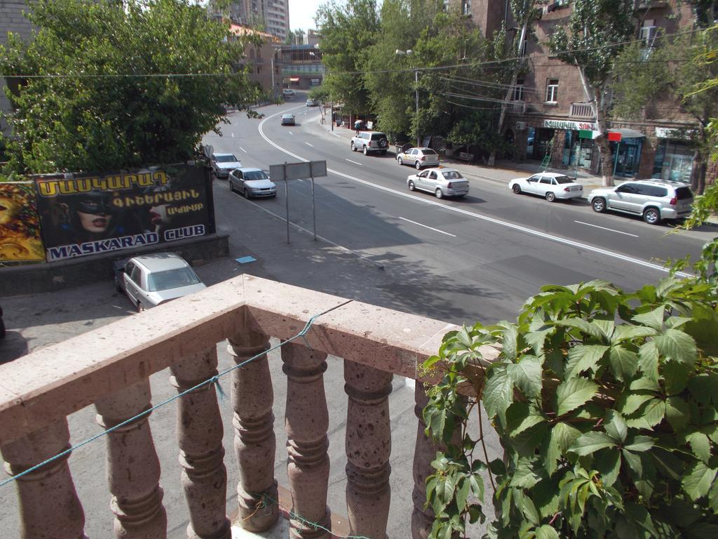 Manand Hotel Erevan Esterno foto