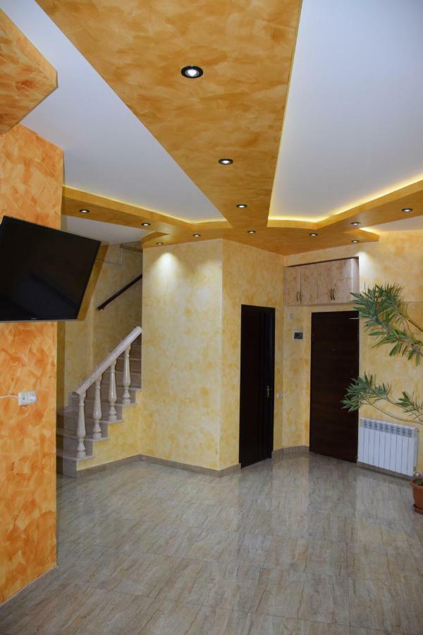 Manand Hotel Erevan Esterno foto