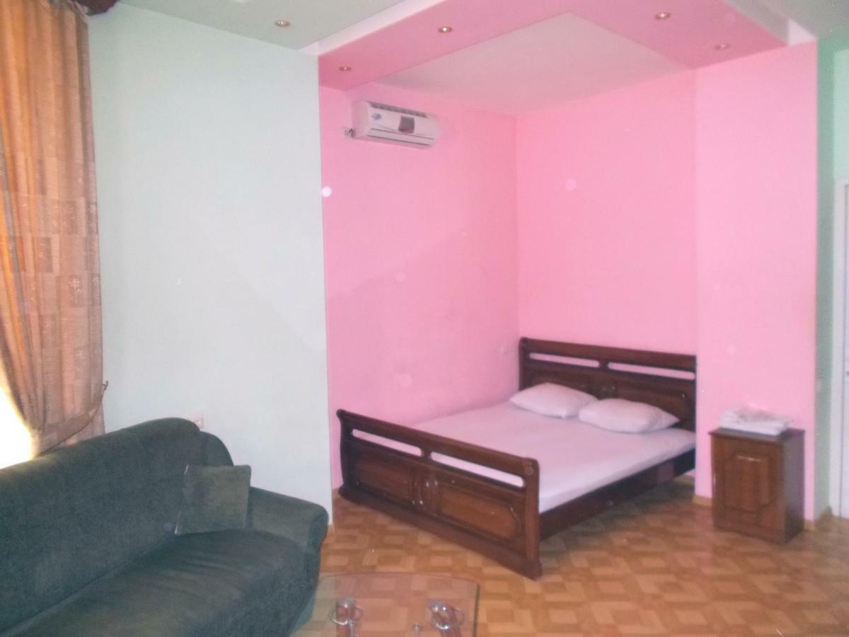 Manand Hotel Erevan Esterno foto