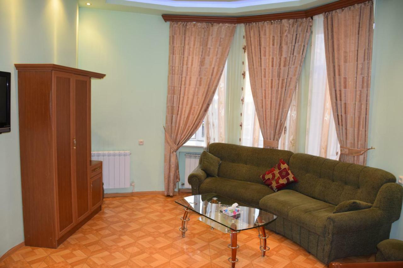 Manand Hotel Erevan Esterno foto